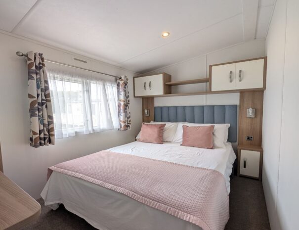 Cozy masterbedroom with fitted wardrobe.